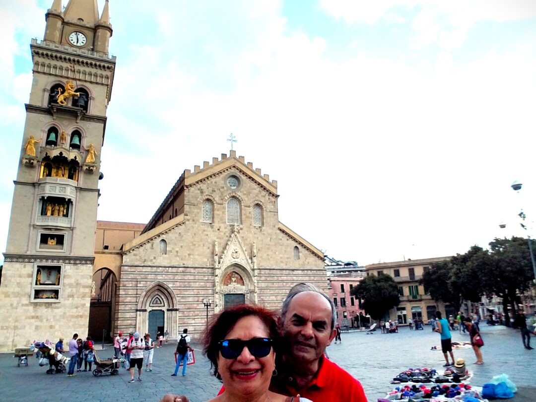 Catedral y torre del reloj en Messina