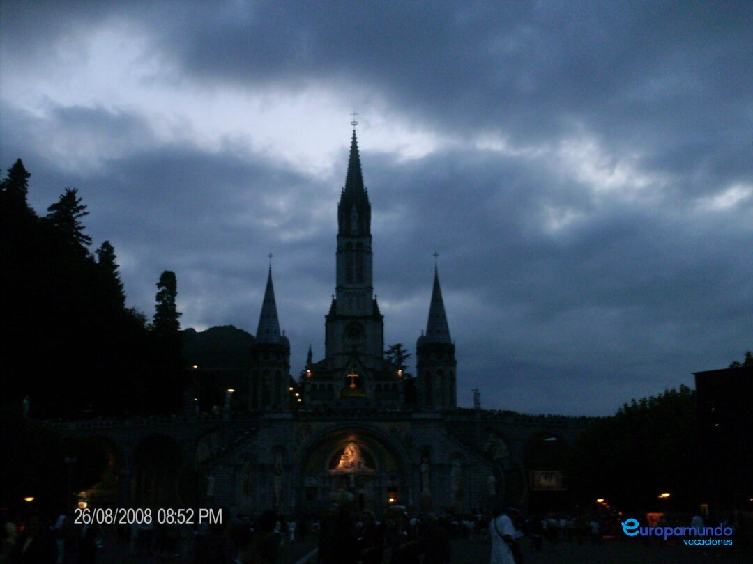 Anochecer en Lourdes