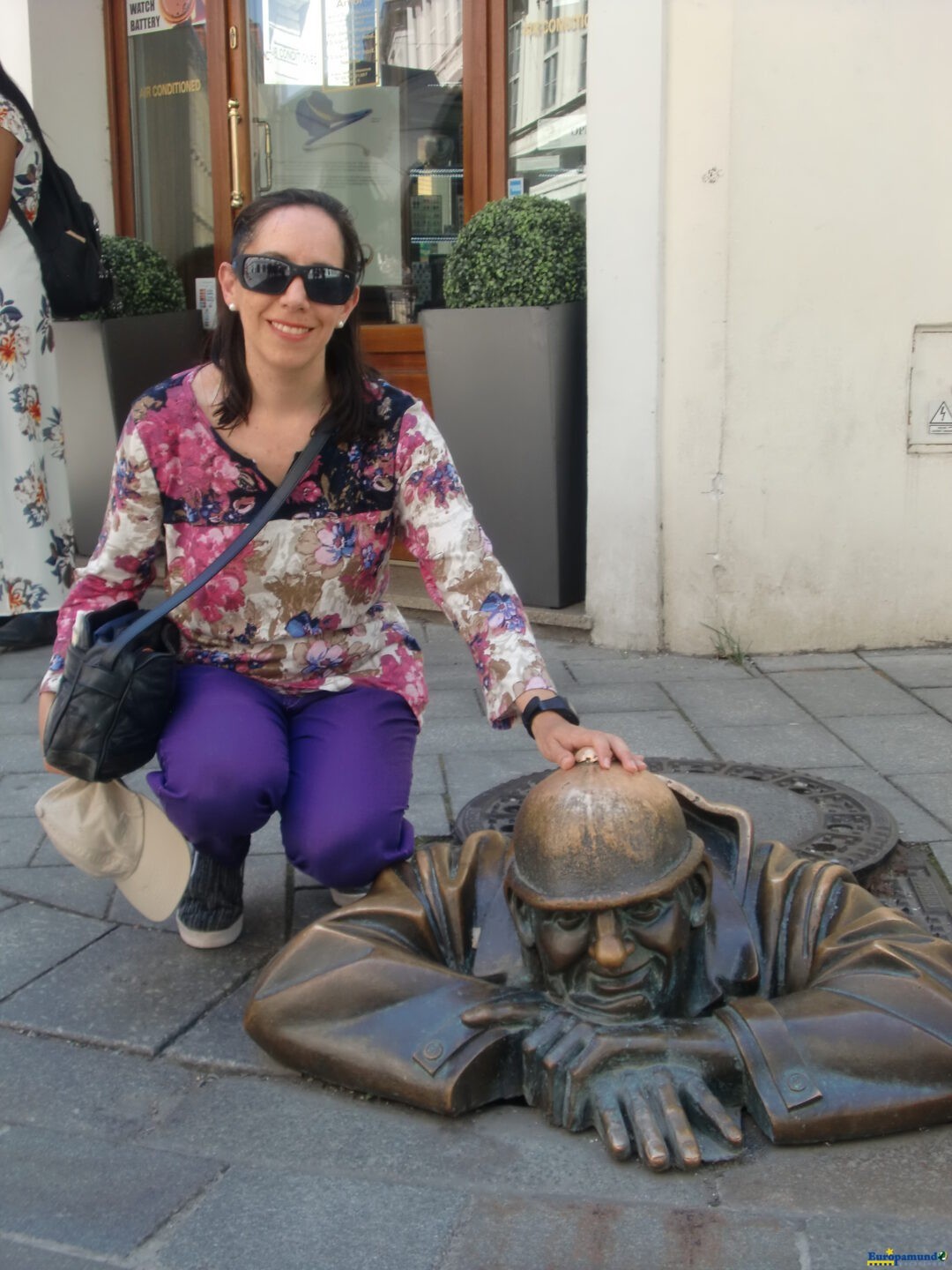 Bratislava, estatua de bronce  Čumil