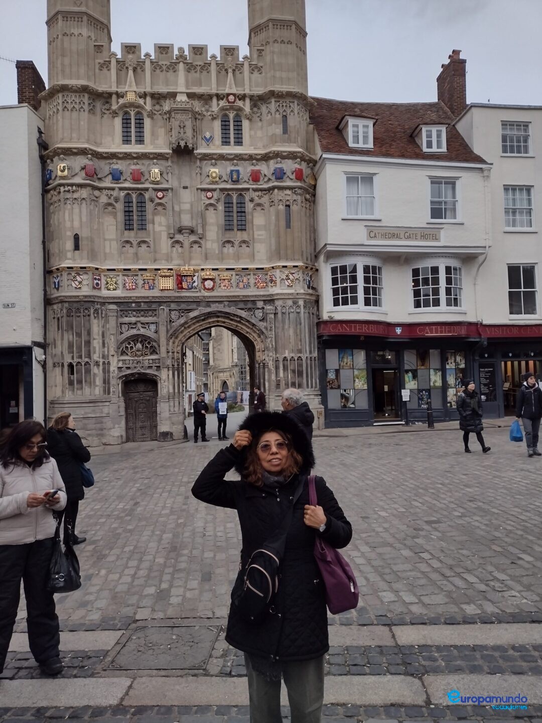 posando en la bella ciudad