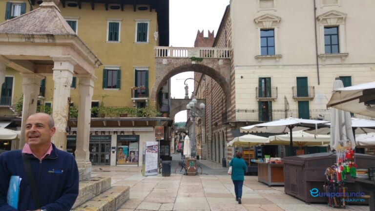 Nuestro guia y las calles de Verona