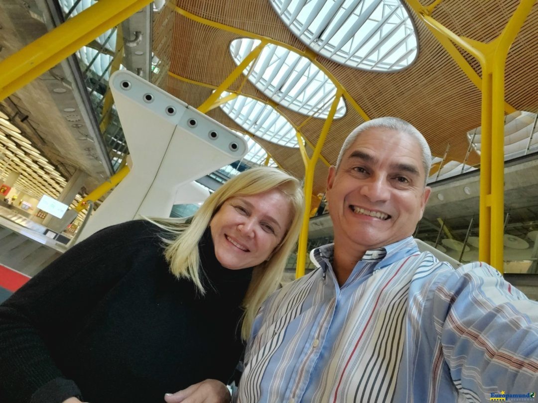 Europamundo(Cinco Capitales)Octavio y Marieva en Aeropuerto BARAJAS Madrid