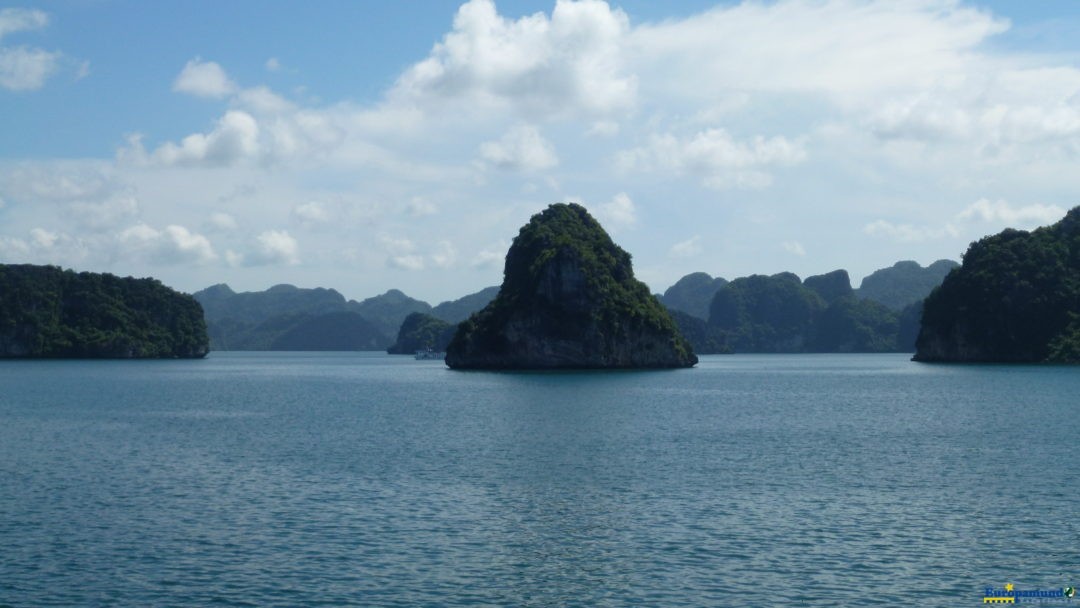 Navegando por Halong en un Junco