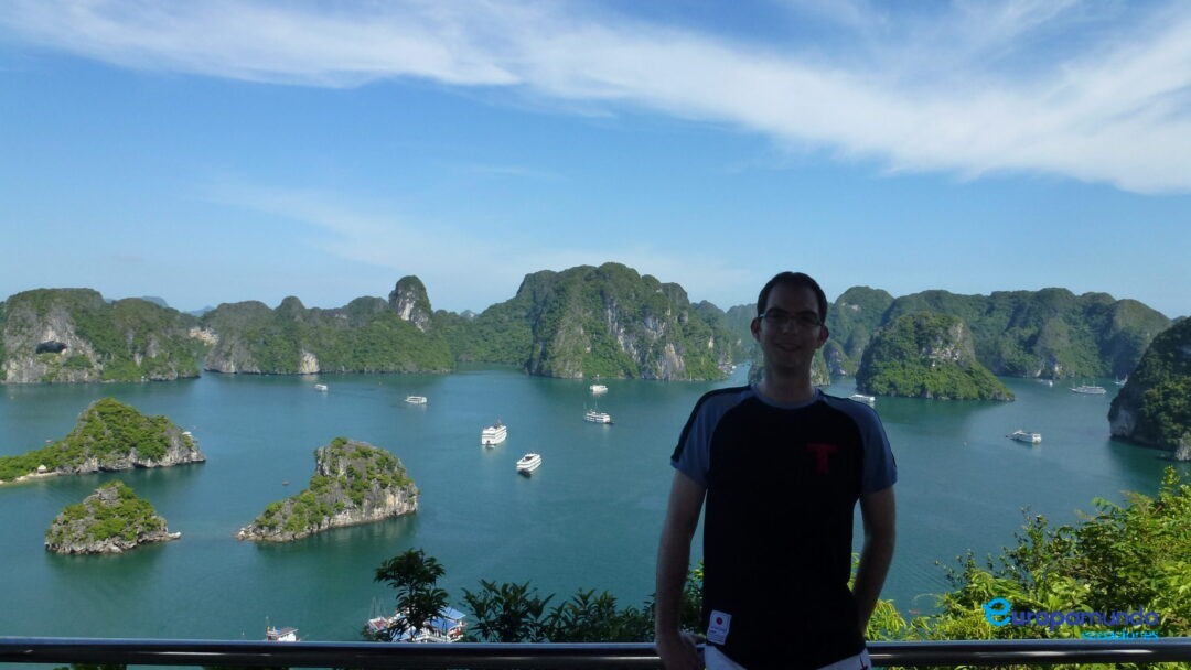 Navegando por Halong en un Junco