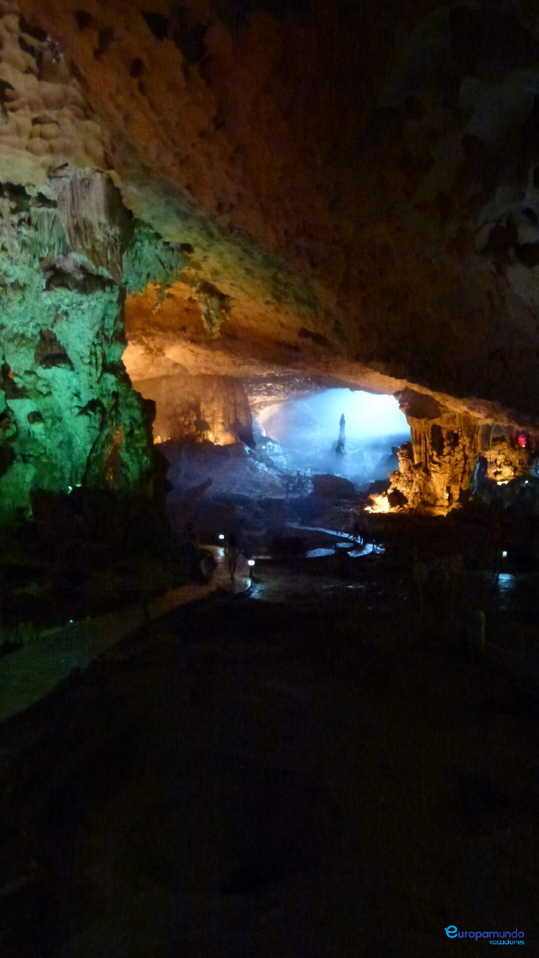 Navegando por Halong en un Junco