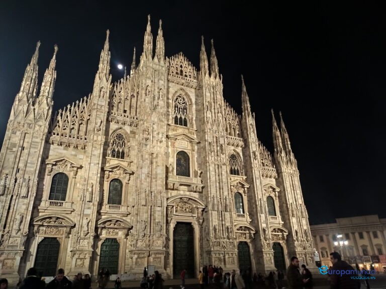 CATEDRAL DE MILÁN DE NOCHE