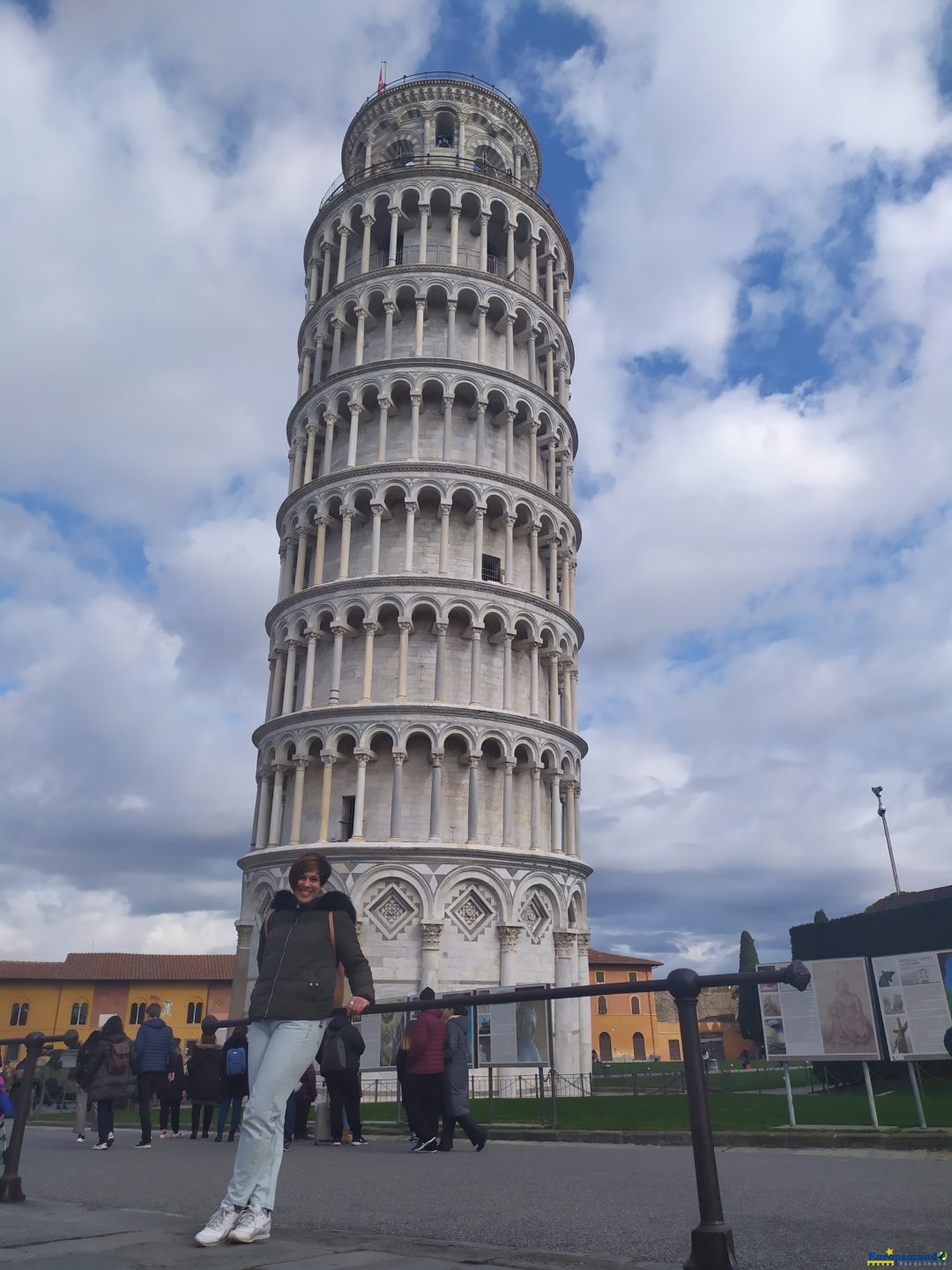 TORRE DE PISA ACOMPAÑADA