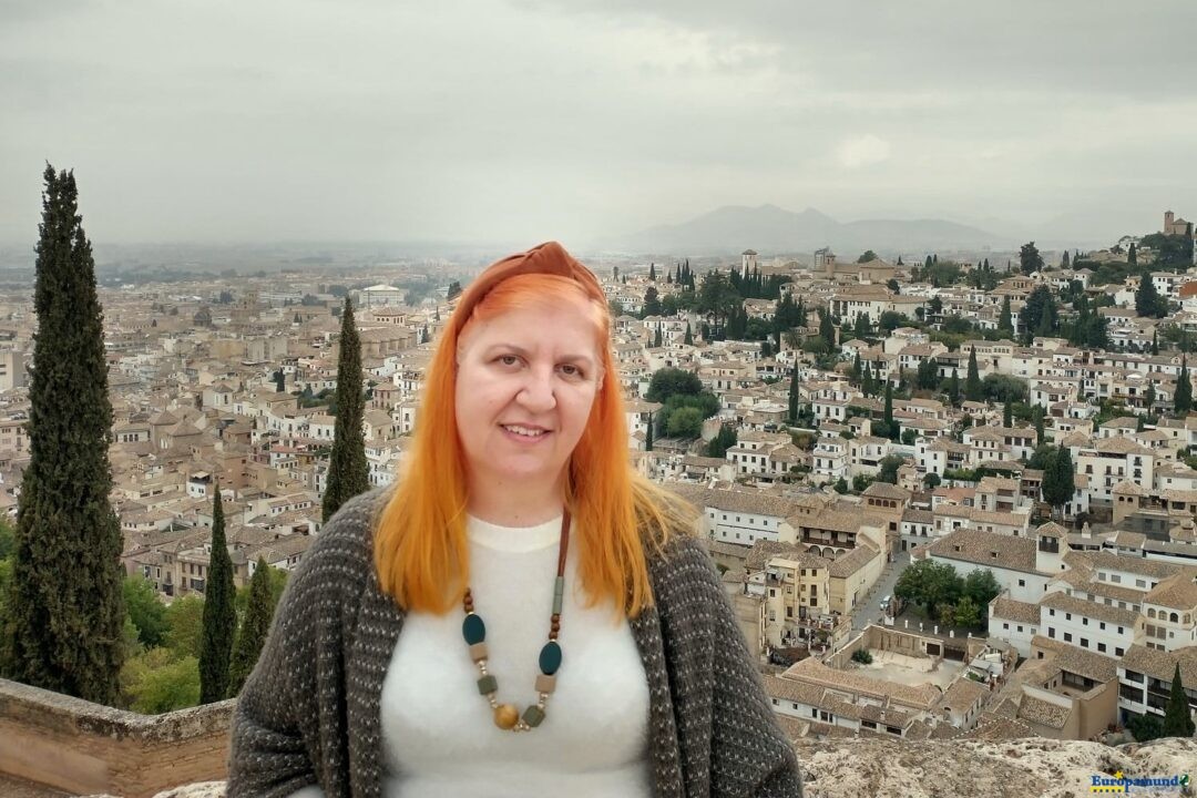 Bairro Albaicín visto do Complexo de Alhambra, em Granada