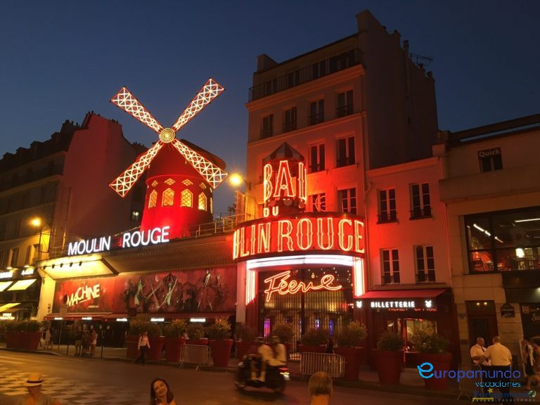 El Molino Rojo de noche