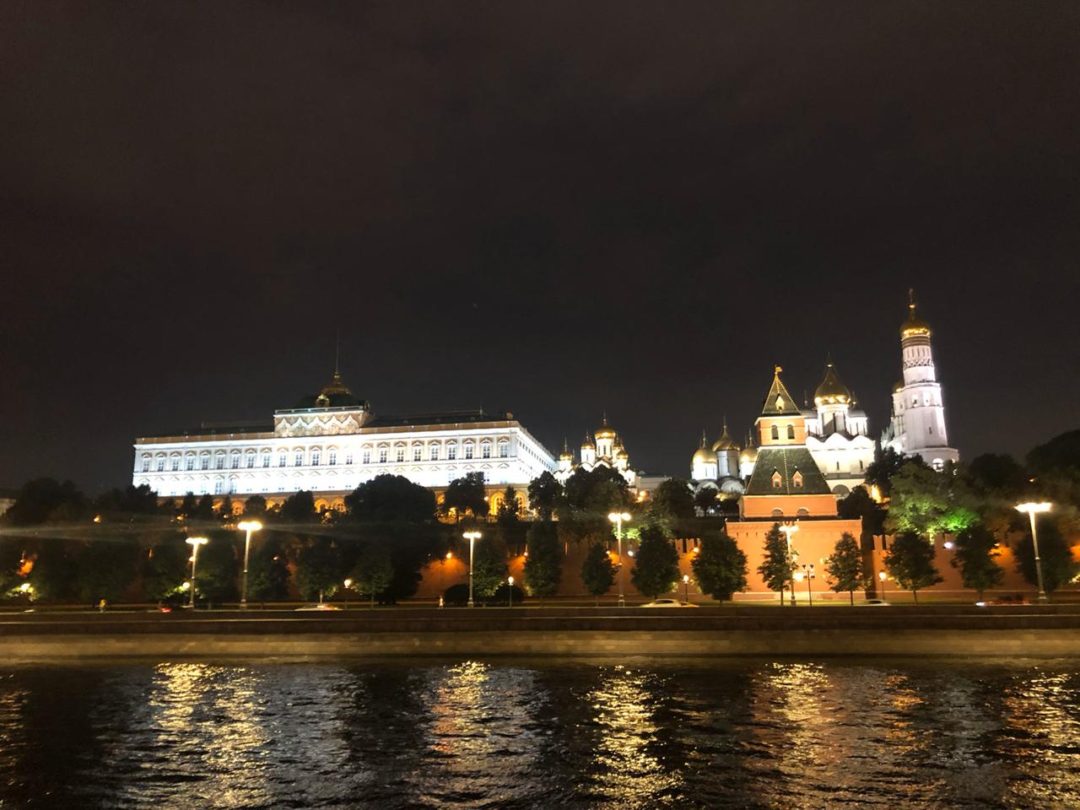 Vista nocturna de la ciudad de Moscú