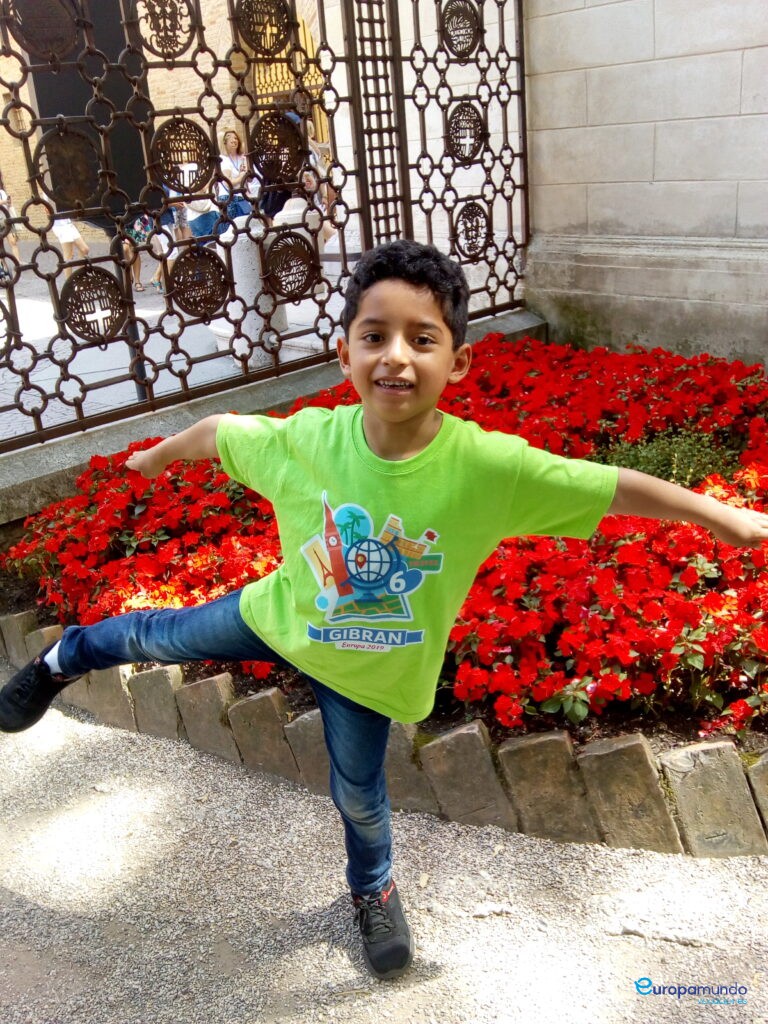 Festejando su cumpleaños No. 6