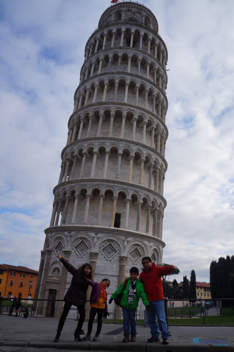 FAMILIA EN PISA
