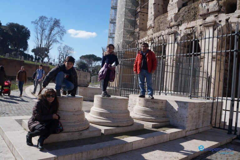 LOS CUATRO EN EL COLISEO ROMANO