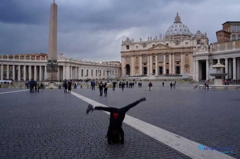 PIRUETAS EN EL VATICANO