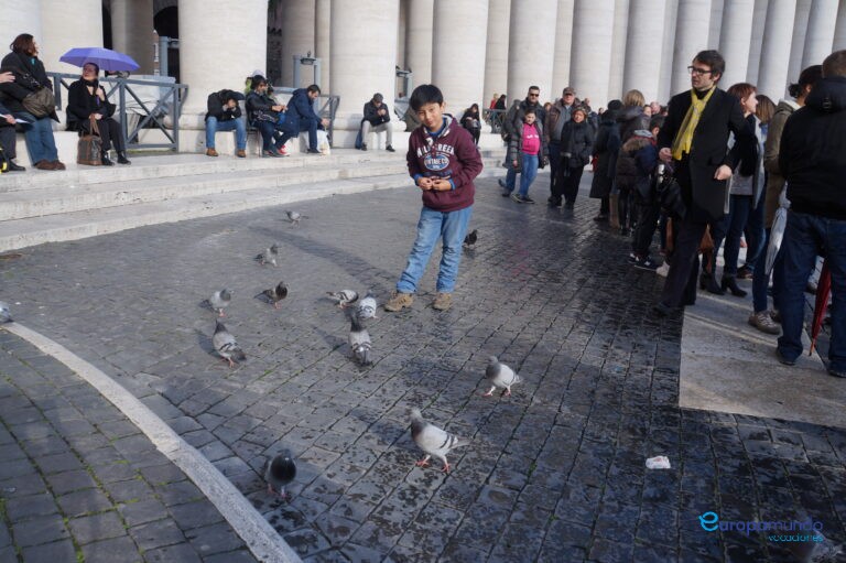 SANTIAGO Y LAS PALOMAS DEL VATICANO
