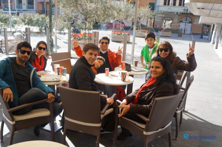 ALMUERZO CON EL GRUPO DE VIAJE