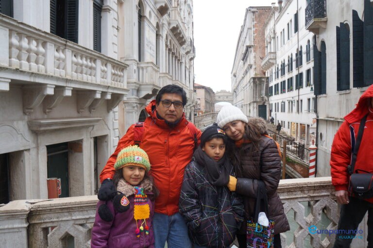 FAMILIA EN VENECIA
