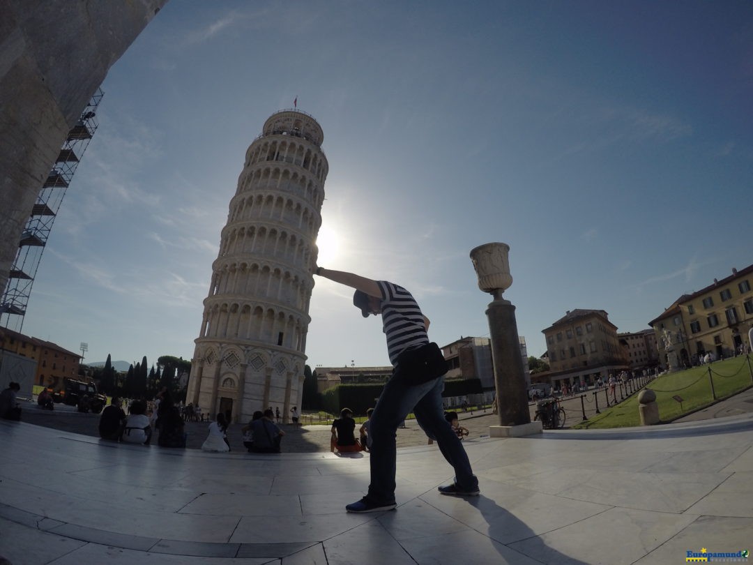 Sosteniendo la torre de Pisa