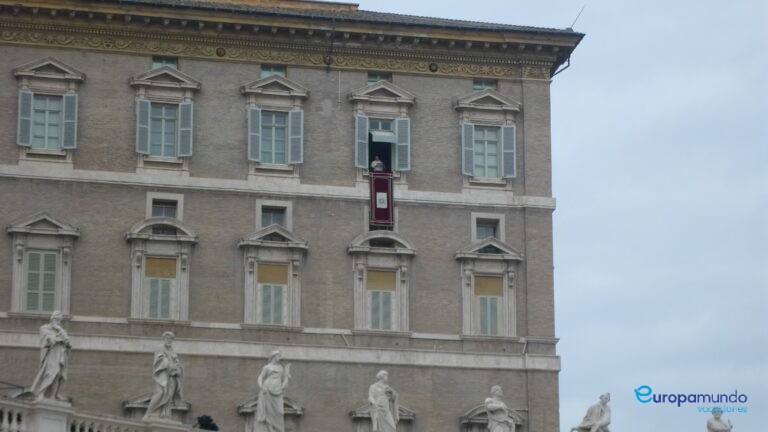 Santo Padre Papa Francisco.