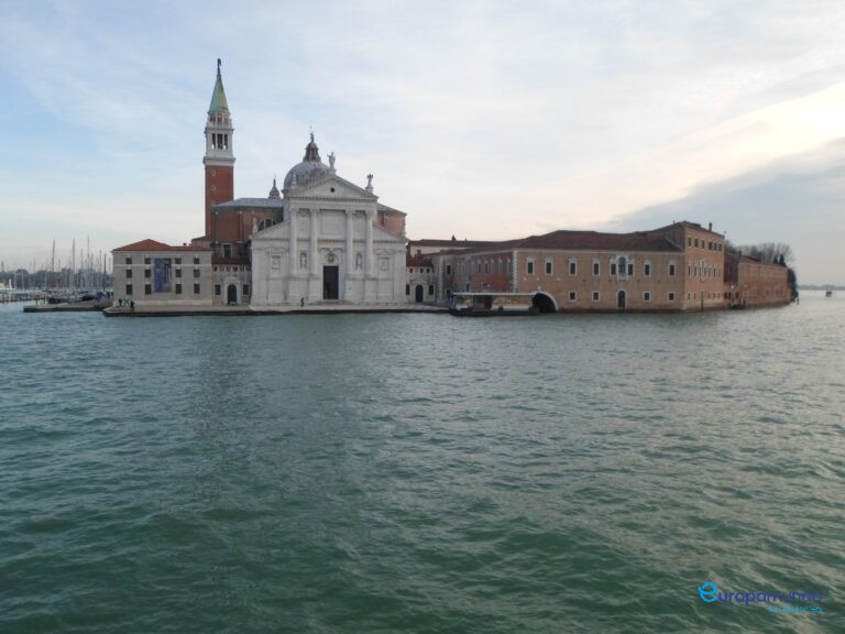 disfrutando del paisaje.