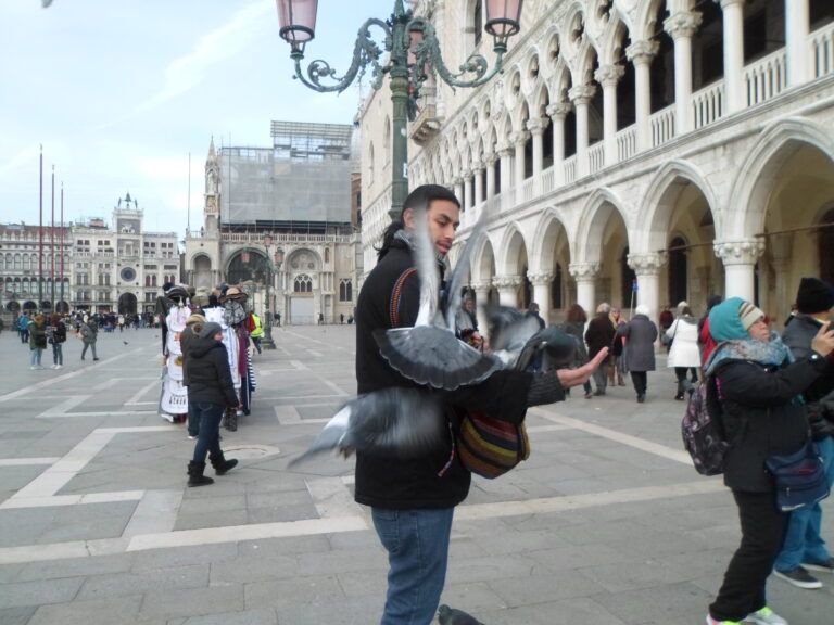 observando la alegría de mi hijo menor.