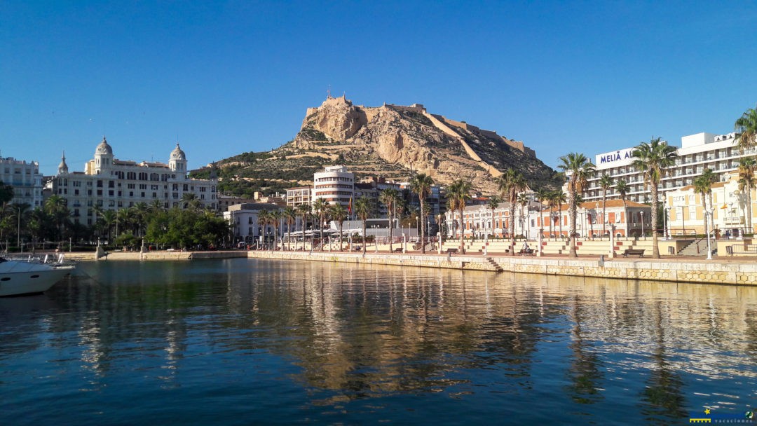 Vista hacia el Castillo de Santa Barbara