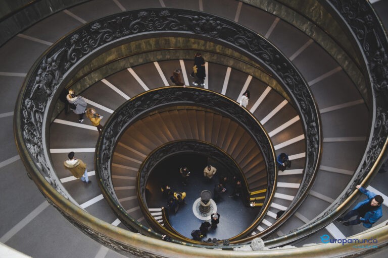 Escaleras del Museo Vaticano