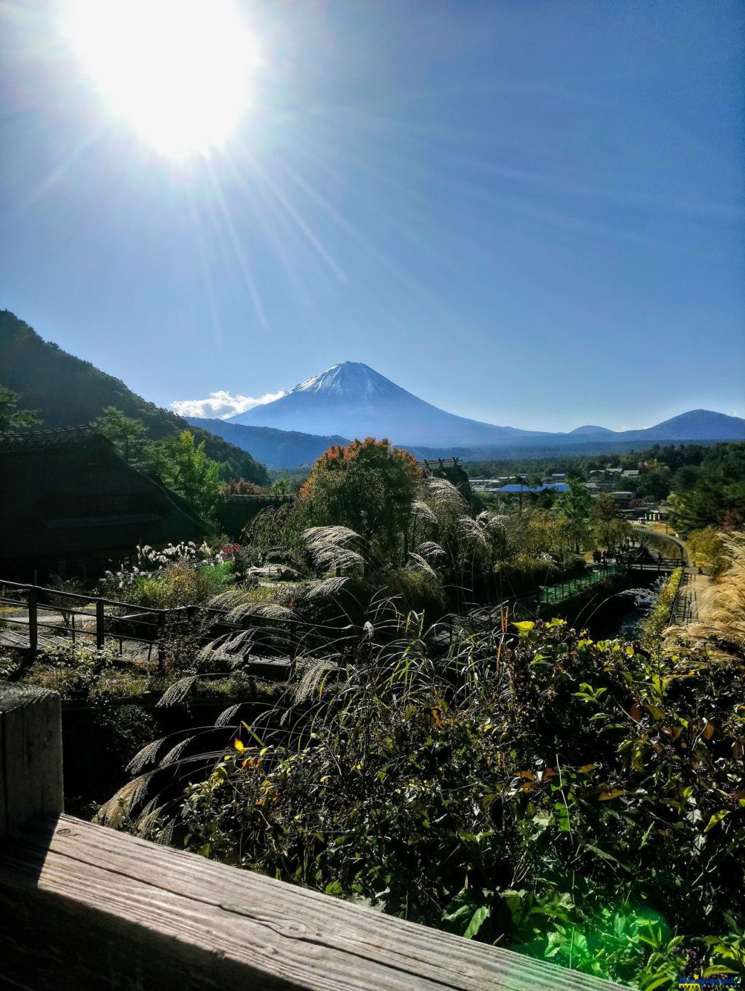 El Monte Fuji iluminado por el sol