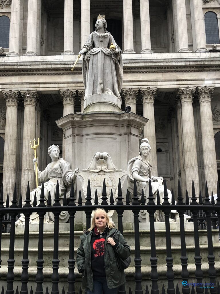 Estatua de la reina  Ana
