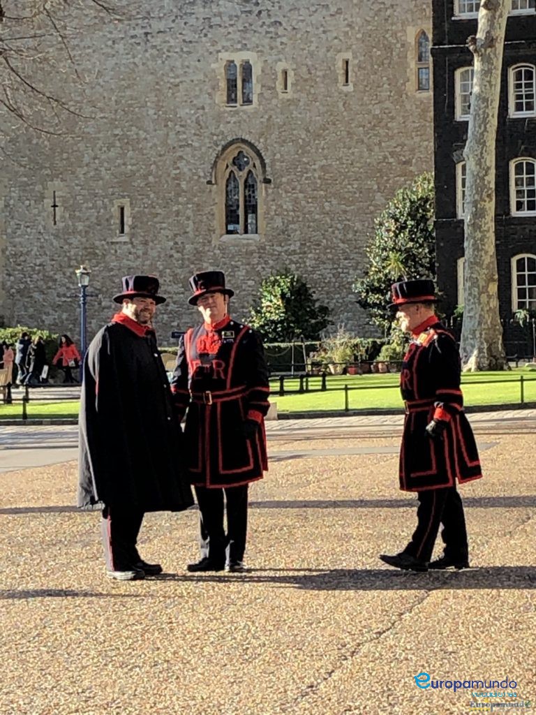 Los guatdianes de la Torre de Londres