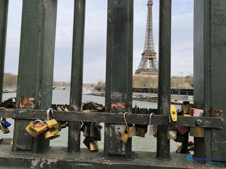 Vista Torre Eiffel desde Rio Sena