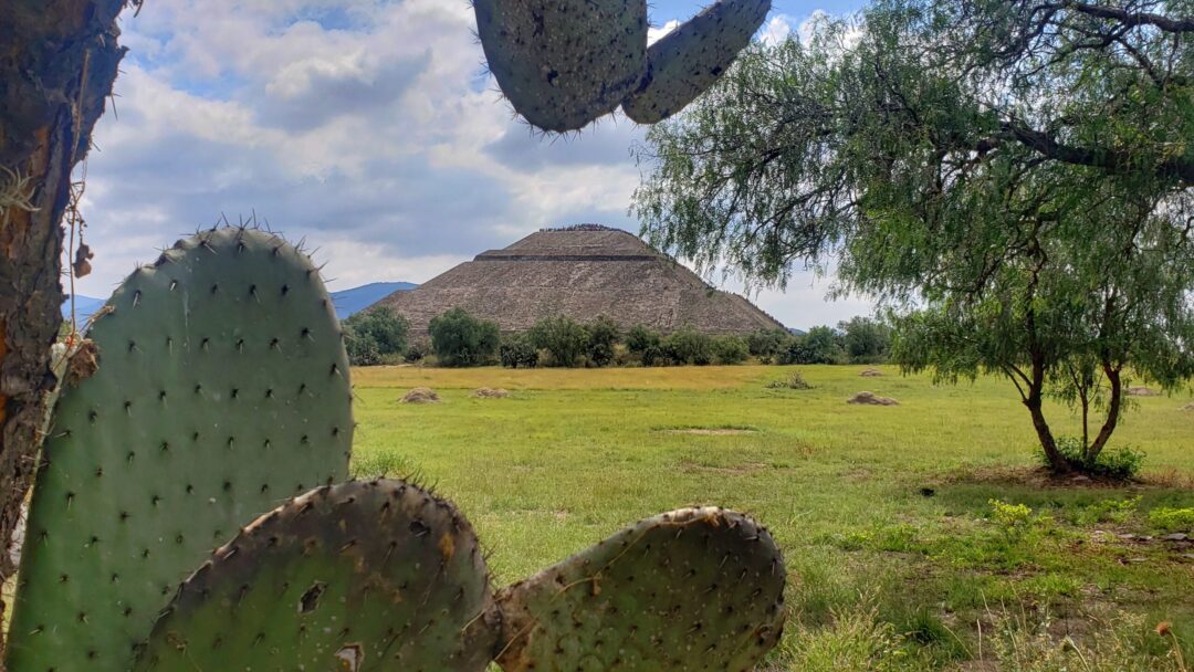 Postal de la Pirámide del Sol