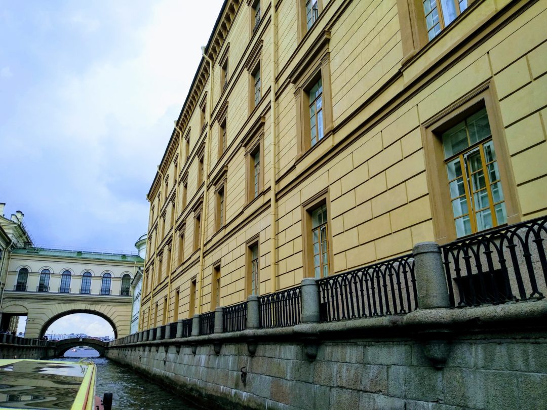 Paseo en Barco en San Petersburgo por el río Neva