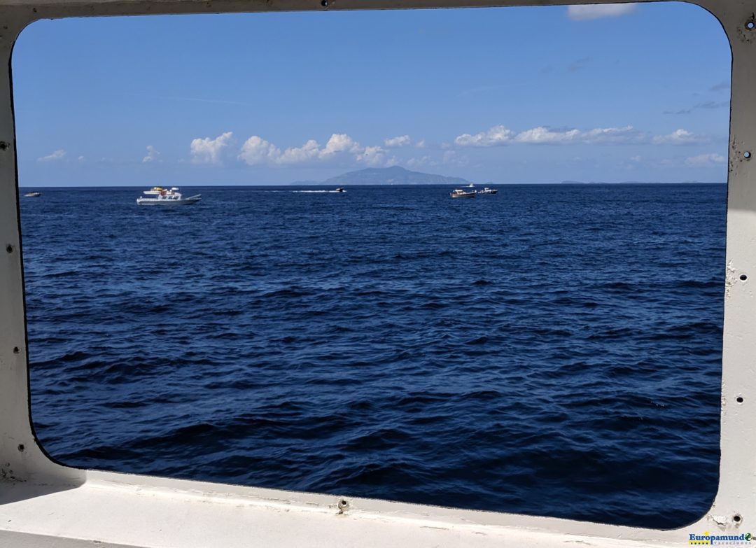 Deleite  a  los  sentidos  desde  el  barco ,en  la  Isla  de  Capri , Italia