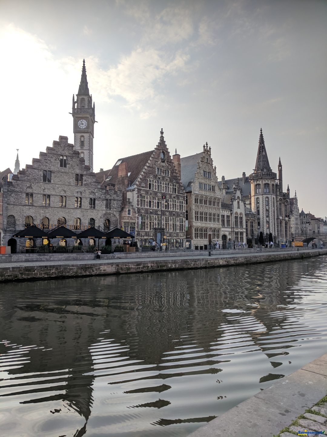 Belleza entre  calles de  Gante ,Belgica