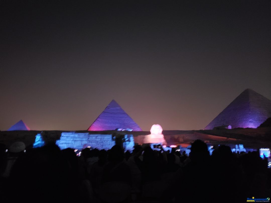 Giza nocturna