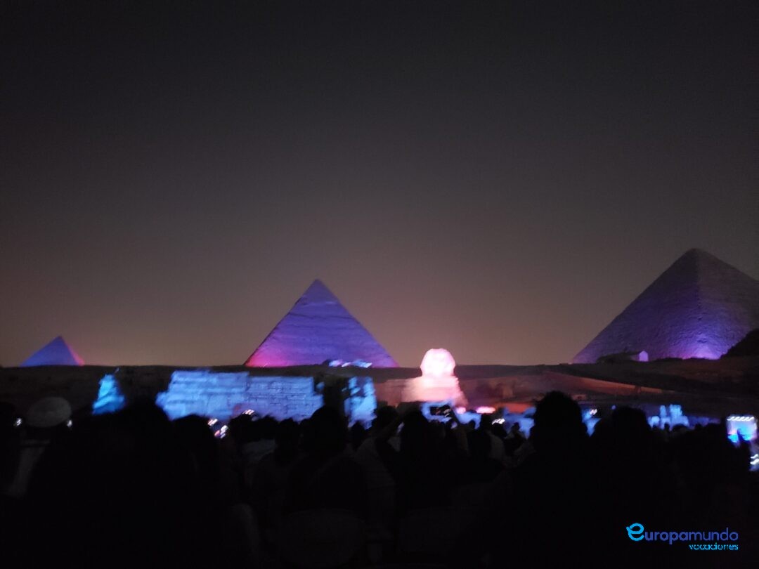 Giza nocturna