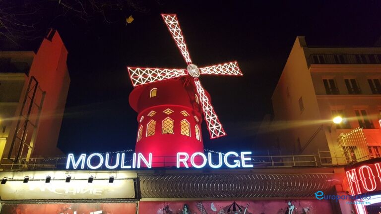 MOULIN ROUGE
