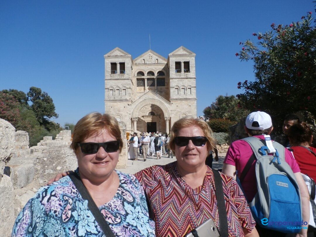 Graciela y Martha Salineri en Monte Tabor Iglesia de la Transfiguración