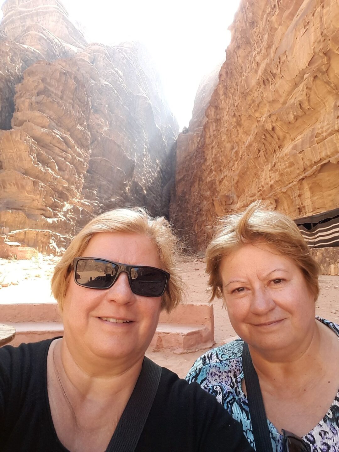 Martha y Graciela Salineri en el Desierto de Wadi Rum