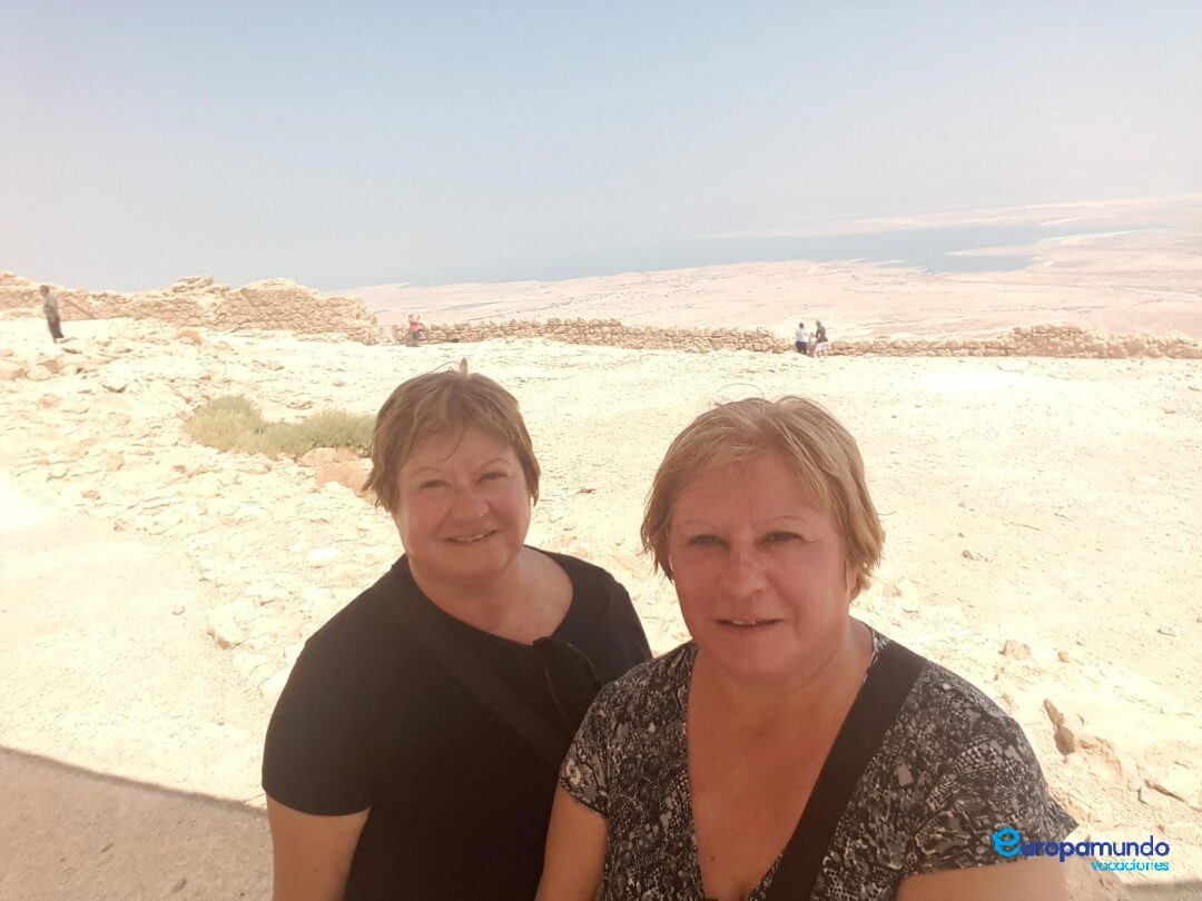 Graciela y Martha Salineri en Massada