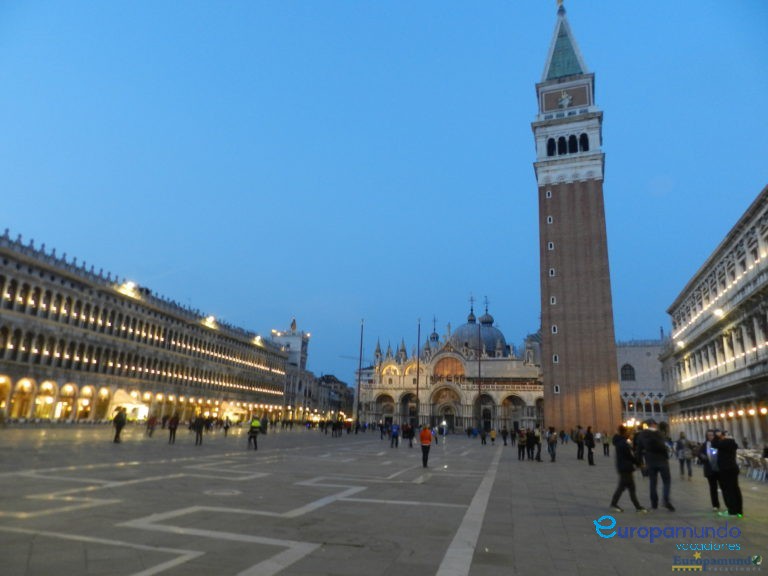 Atardecer en Plaza San Marcos