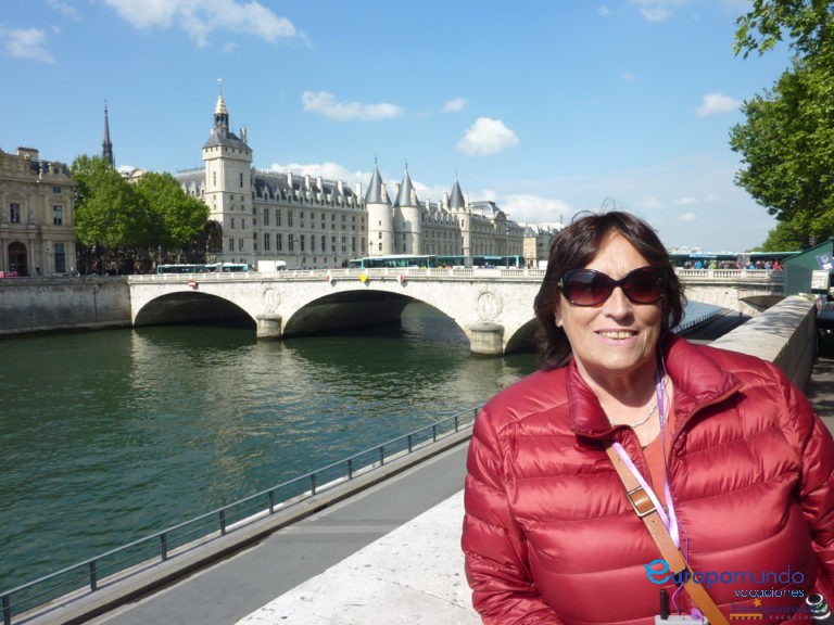 Vista desde el rio Sena de Le Conciergirie