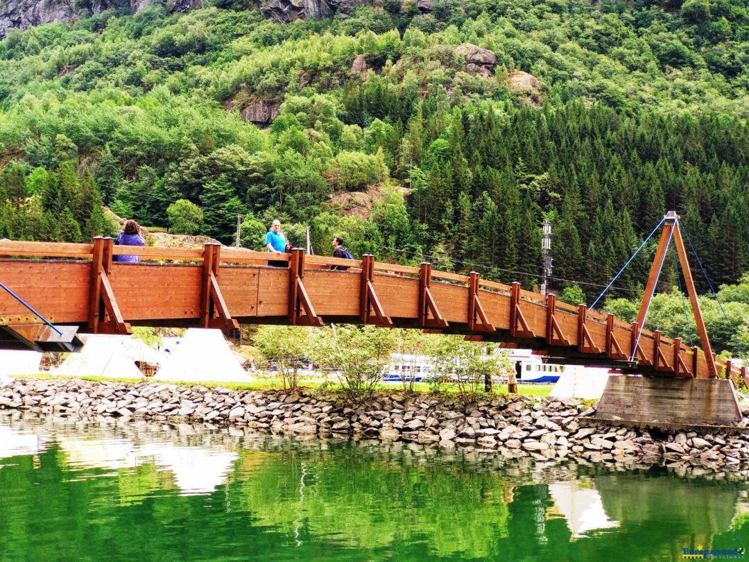 Puente en Gudvangen