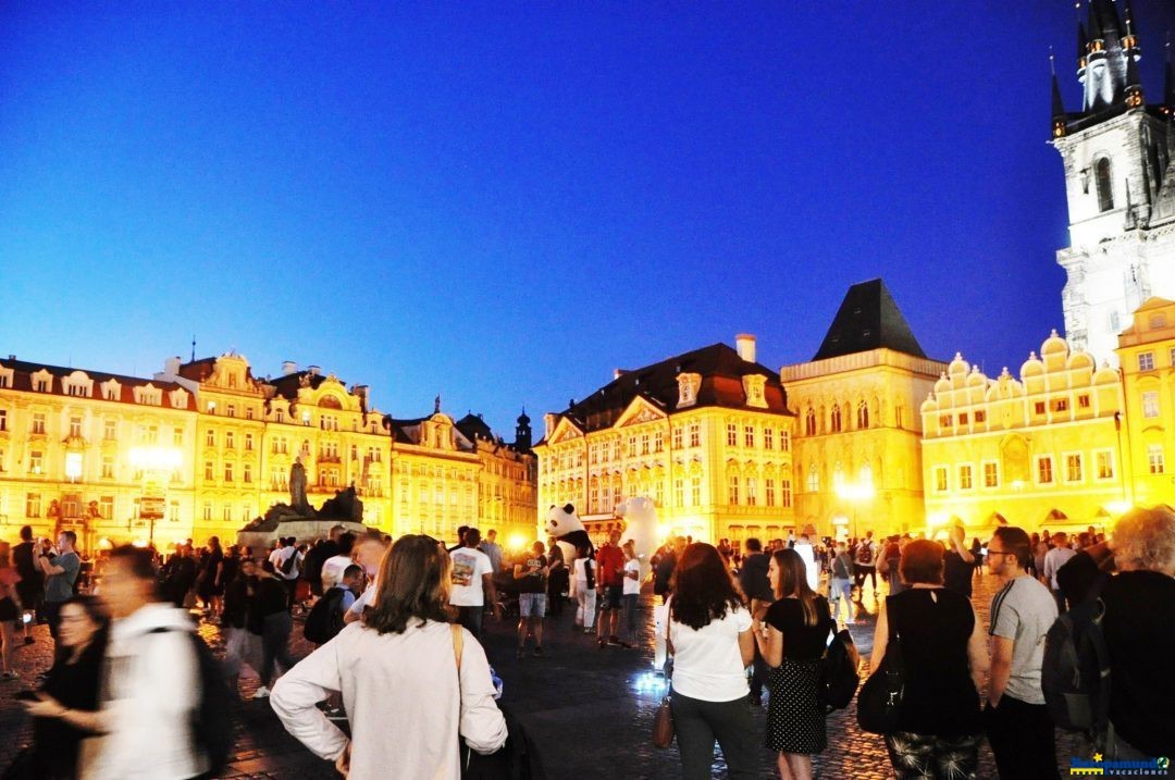 Plaza de Praga de noche