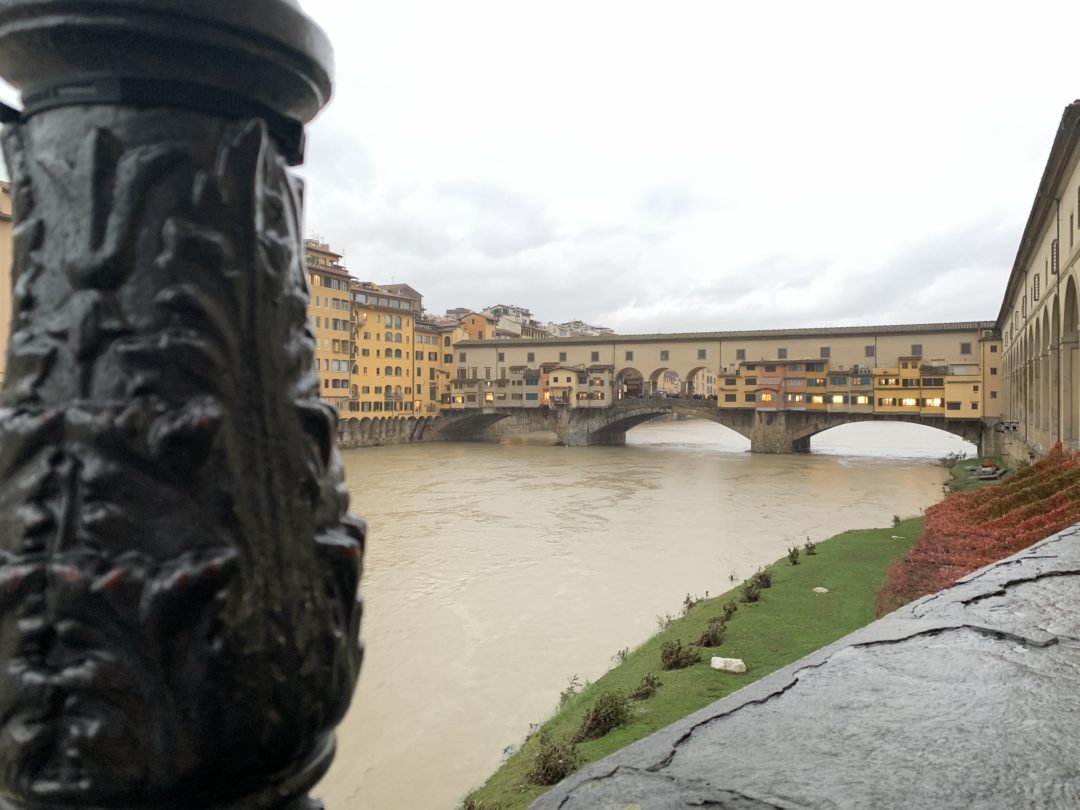 Río Arno enfurecido.