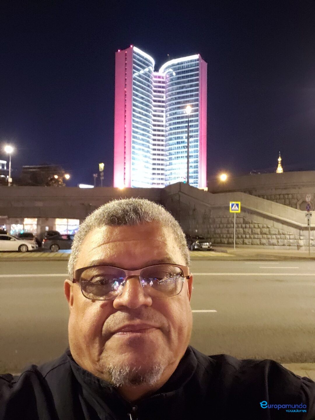 Edificio en forma de libro