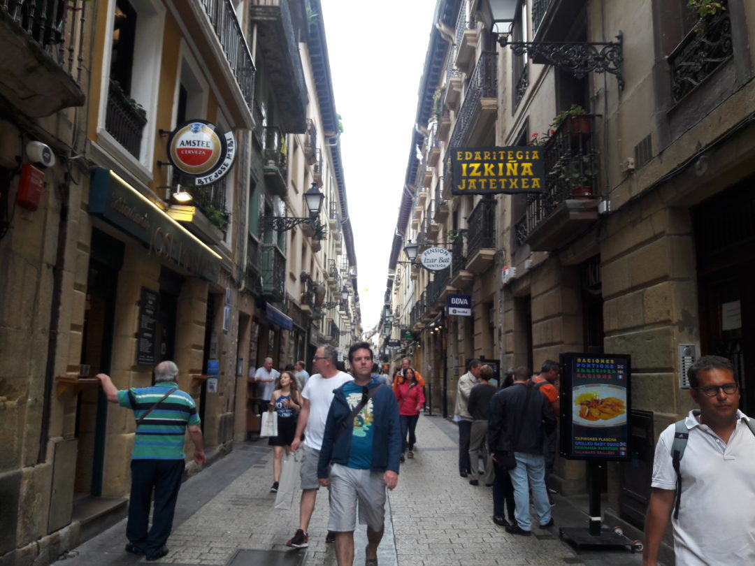 UNA CALLE EN SAN SEBASTIÁN