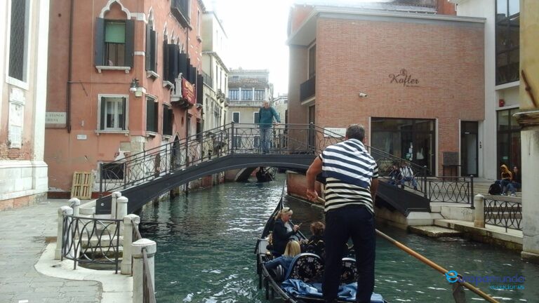 Canal,Puente y Góndola, o sea…..