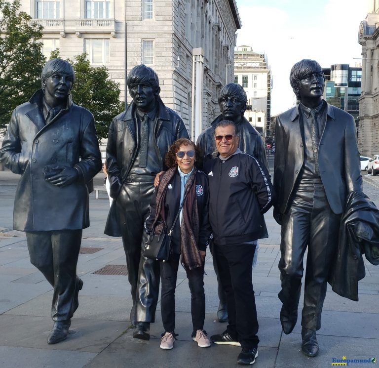 Estatua de los Beatles en Liverpool